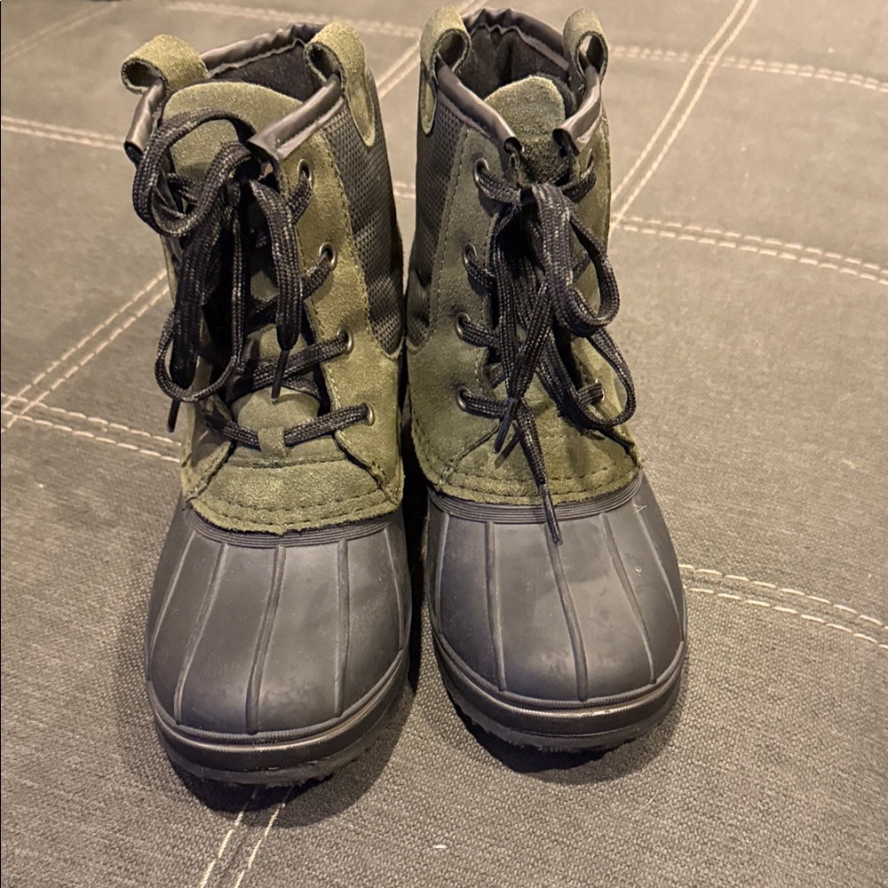 Northside Kids Boots in Green and Black